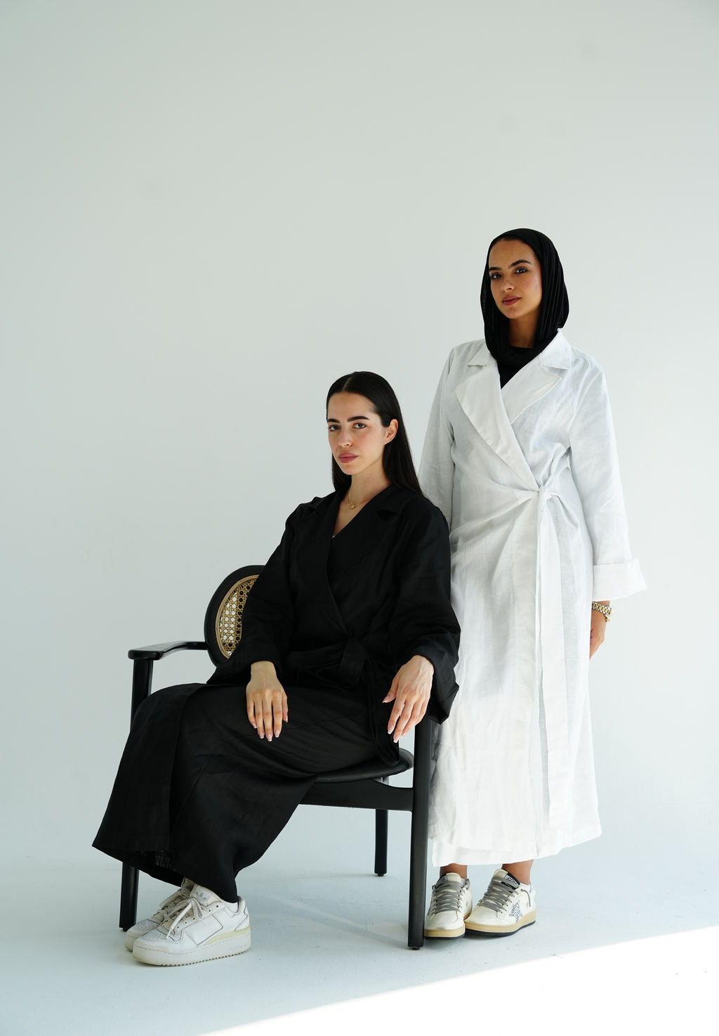 Side-tie linen dress in black