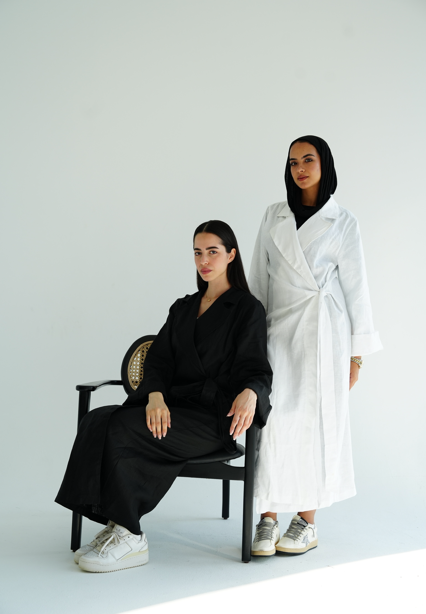 Side-tie linen dress in black