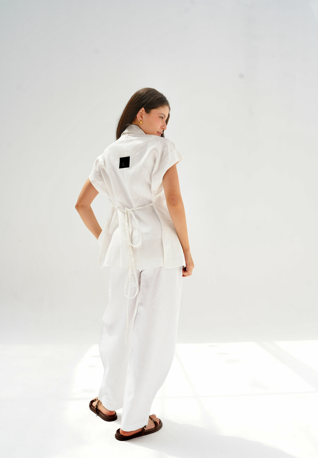 Tailored waist vest in white