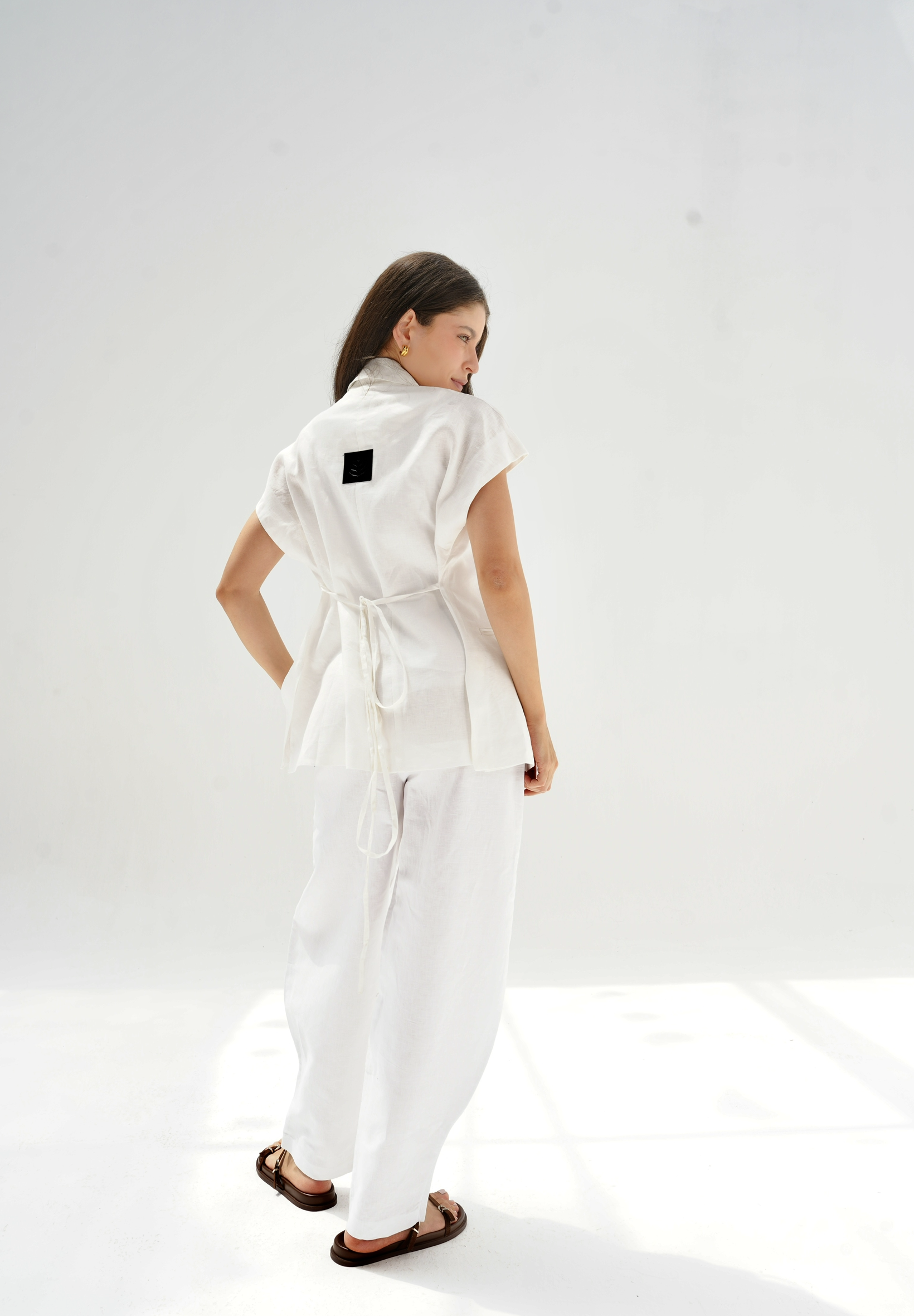 Tailored waist vest in white