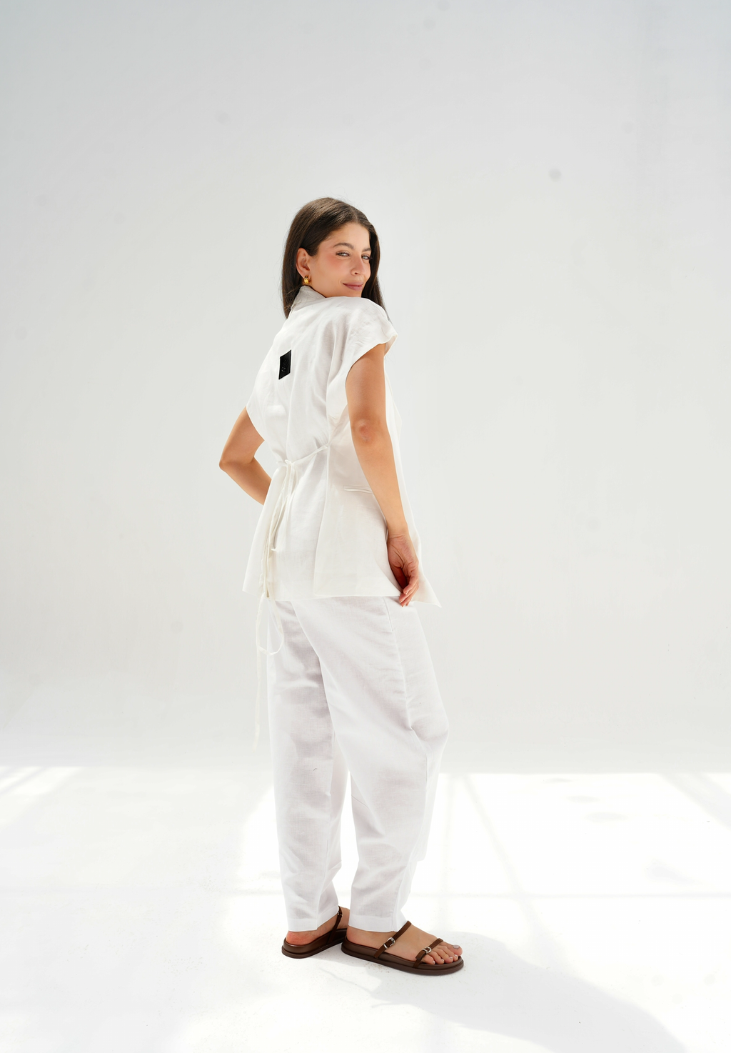 Tailored waist vest in white