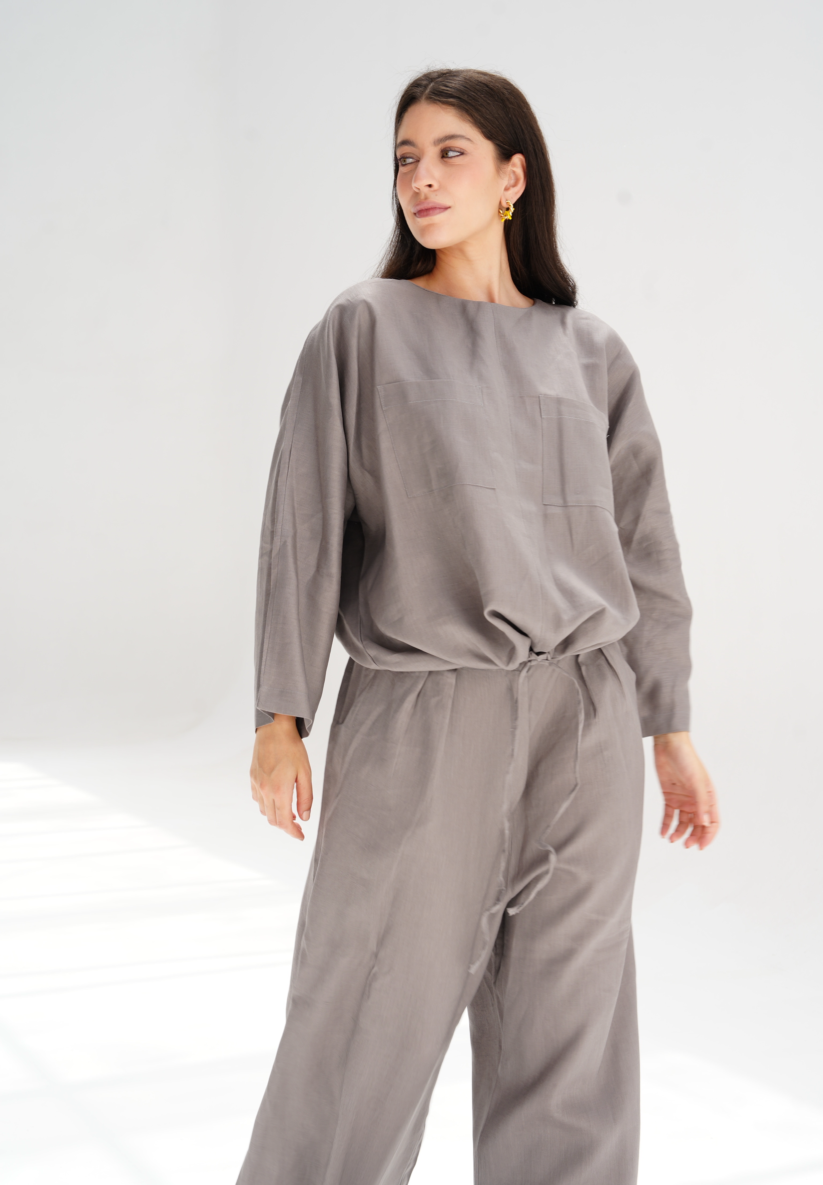 Linen pocket blouse in gray