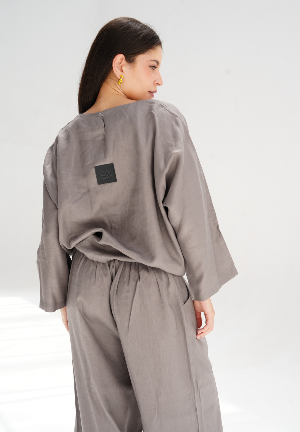 Linen pocket blouse in gray