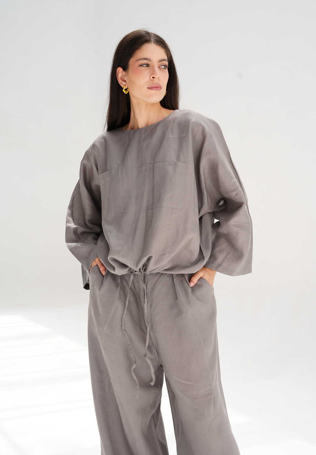 Linen pocket blouse in gray