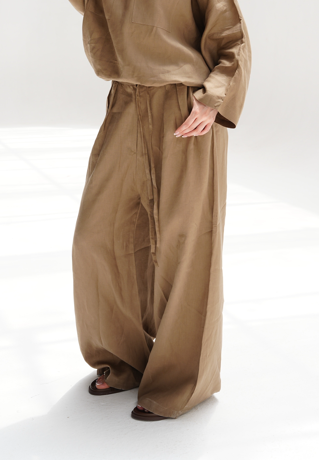 Linen pocket blouse in light brown