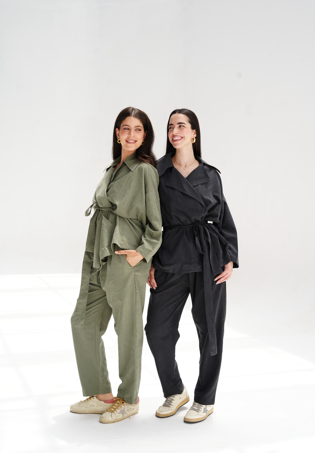 Contour mom-fit pants in black