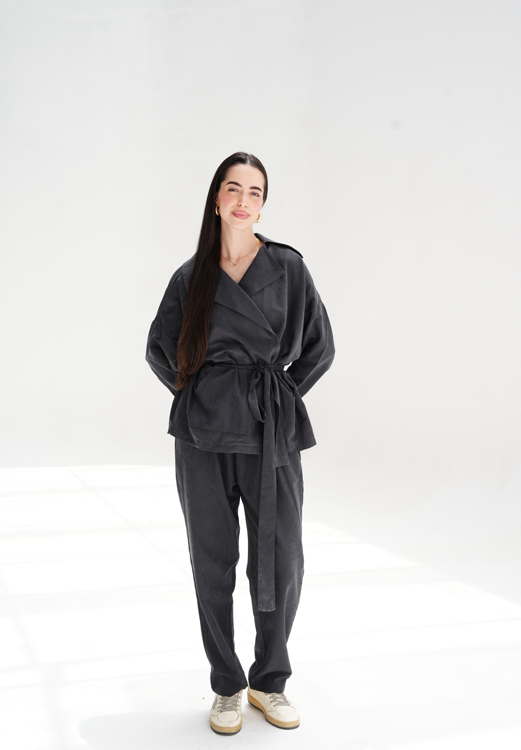 Contour mom-fit pants in black