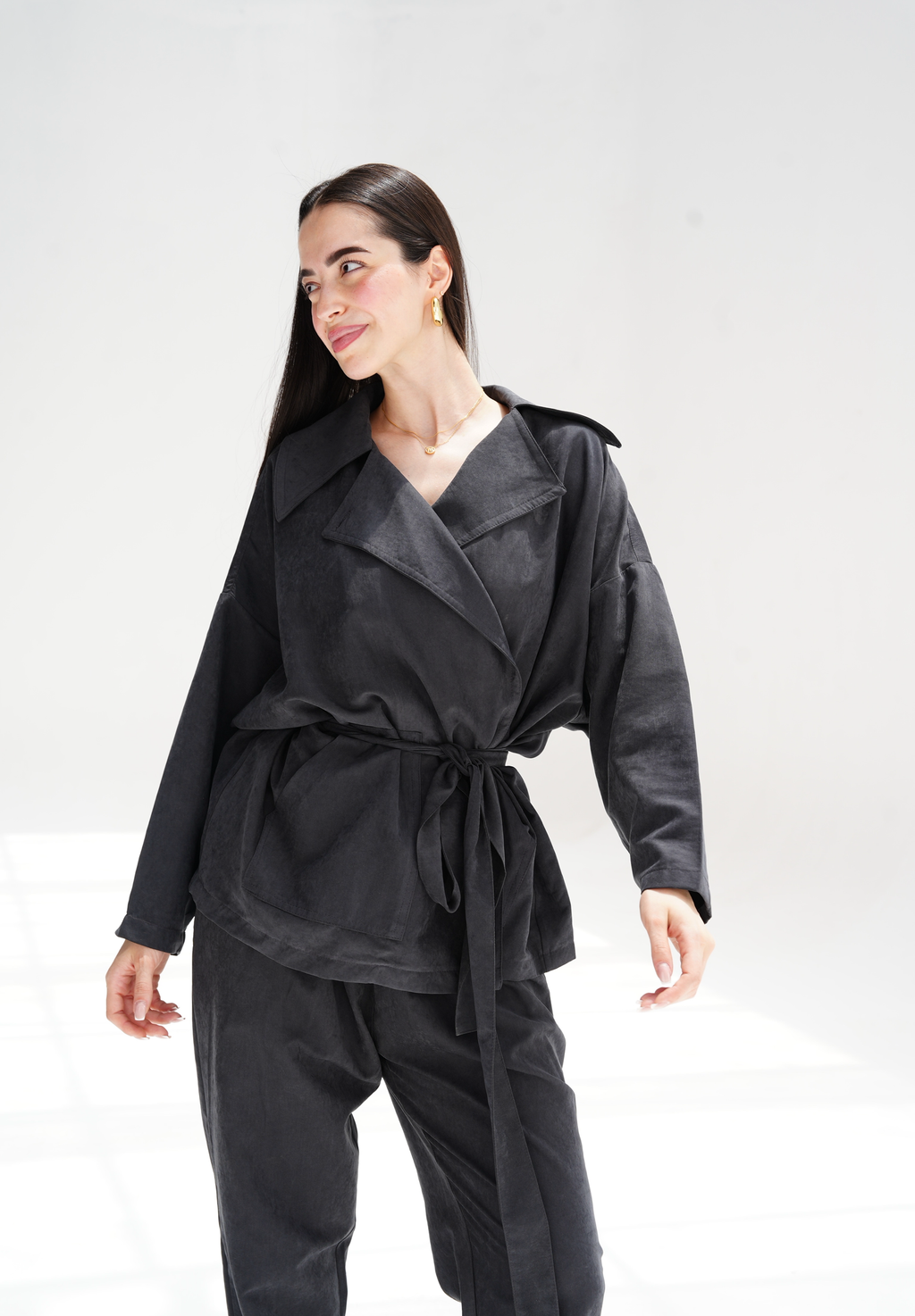 Contour mom-fit pants in black