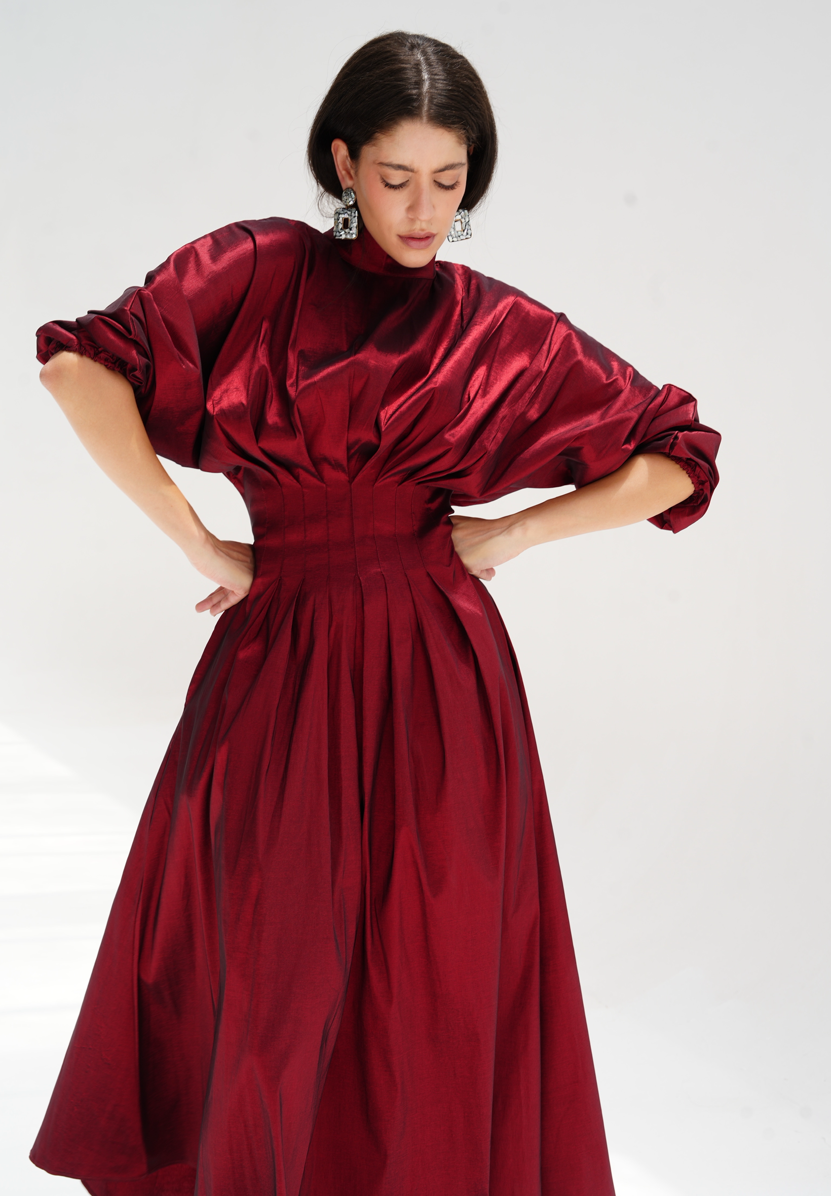 The Glow dress in burgundy