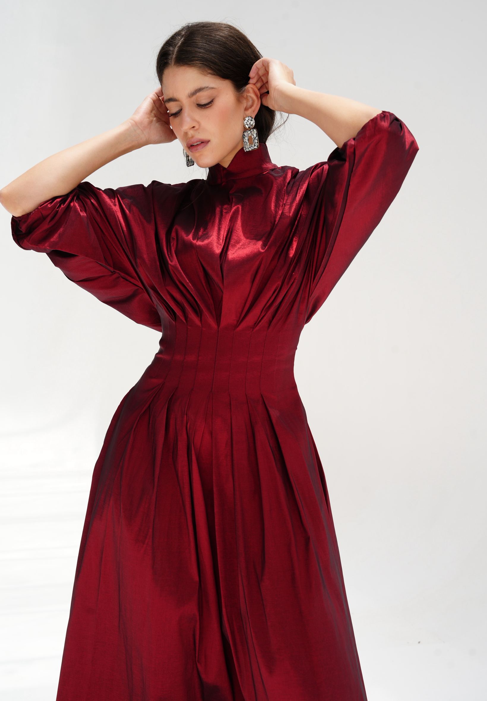 The Glow dress in burgundy