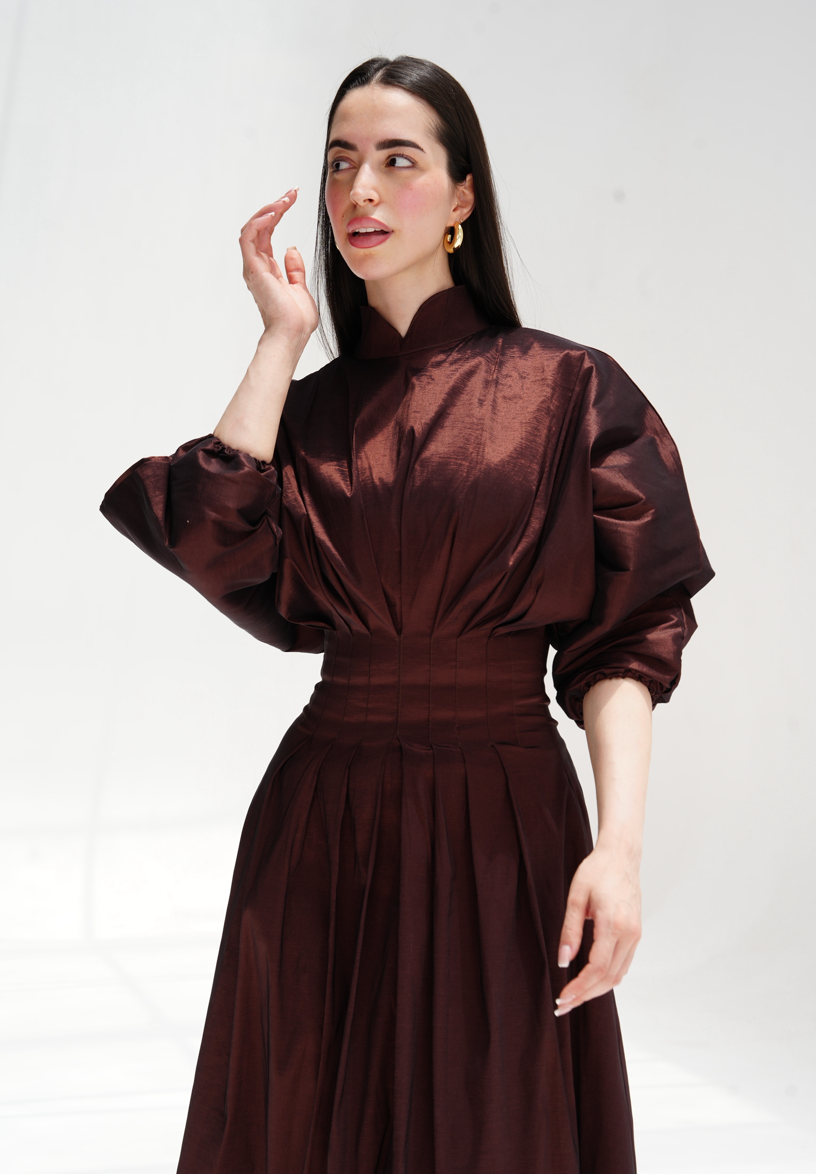 The Glow dress in dark brown