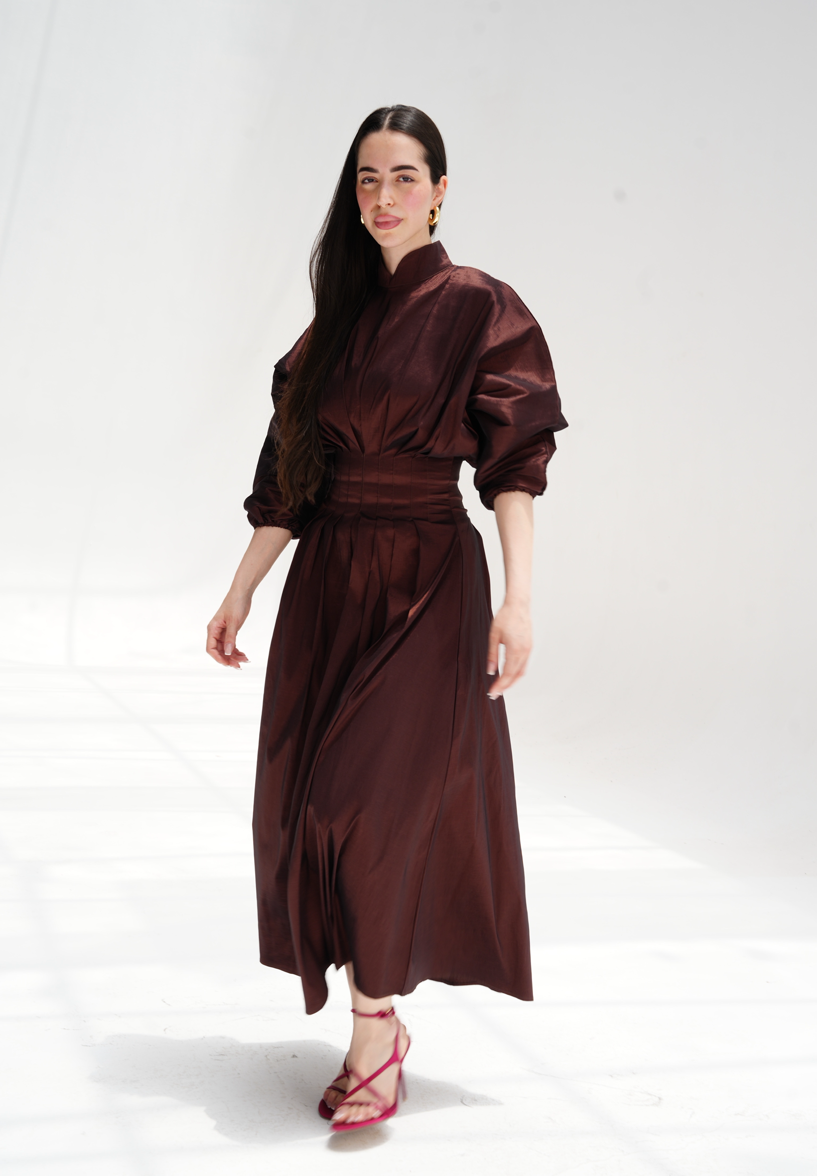 The Glow dress in dark brown