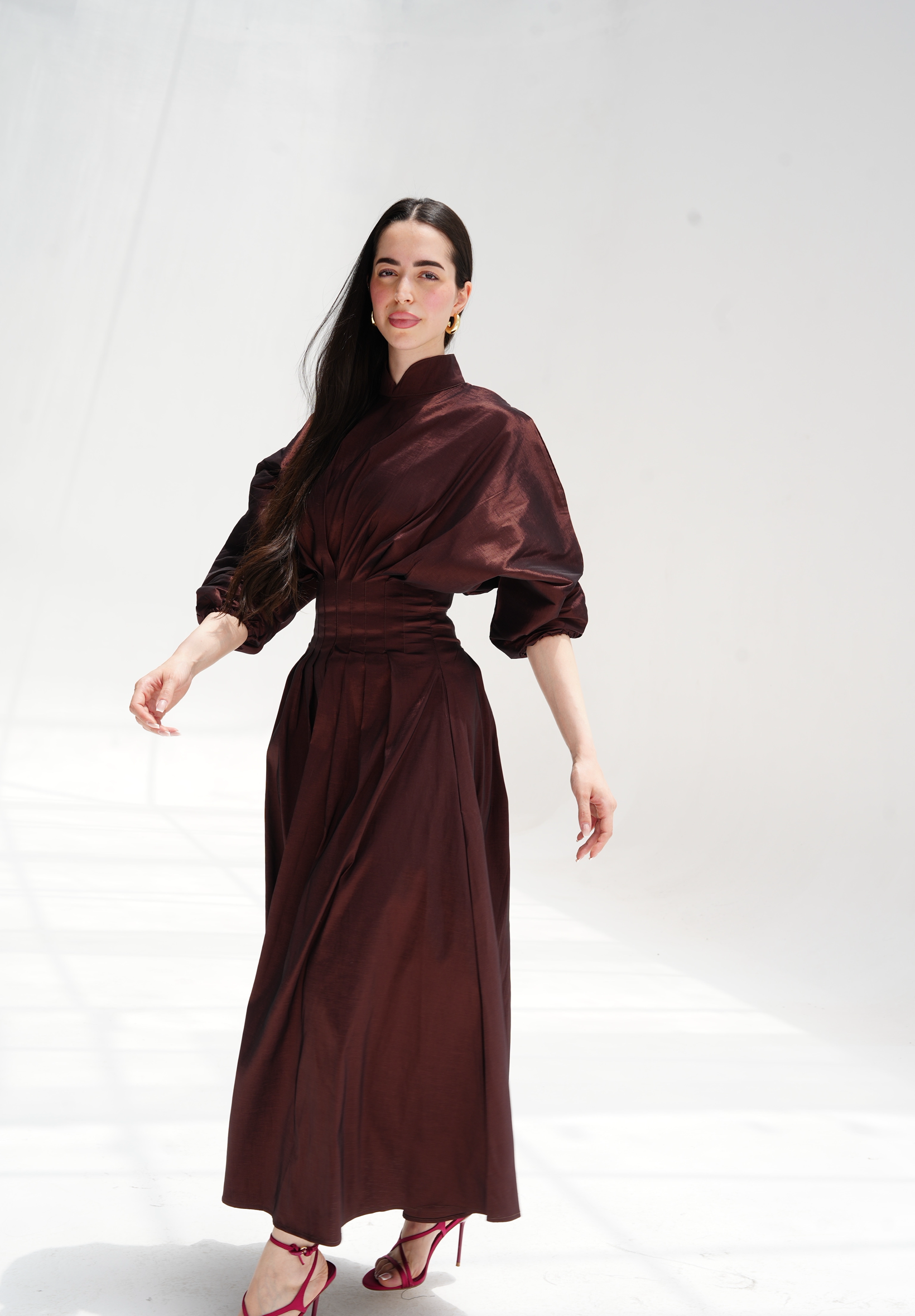 The Glow dress in dark brown