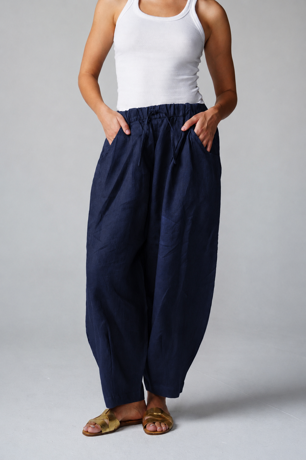 Balloon Linen pants in Navy