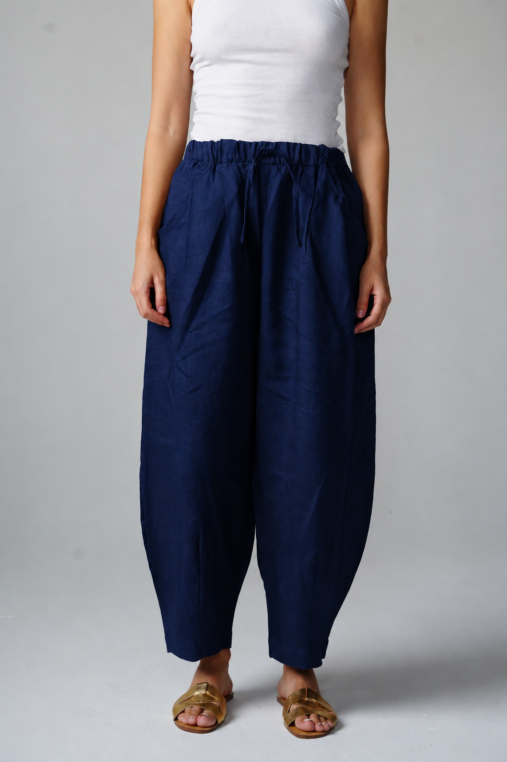 Balloon Linen pants in Navy