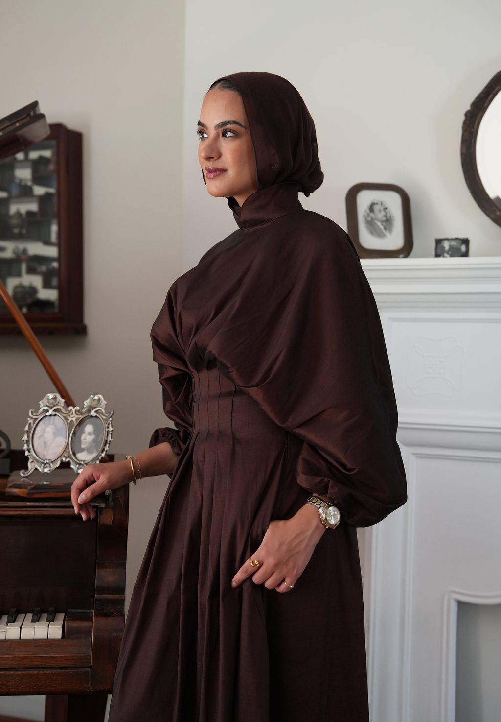 The Glow dress in dark brown