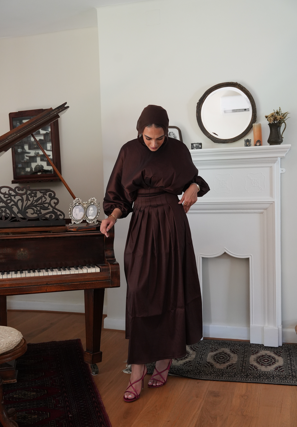 The Glow dress in dark brown