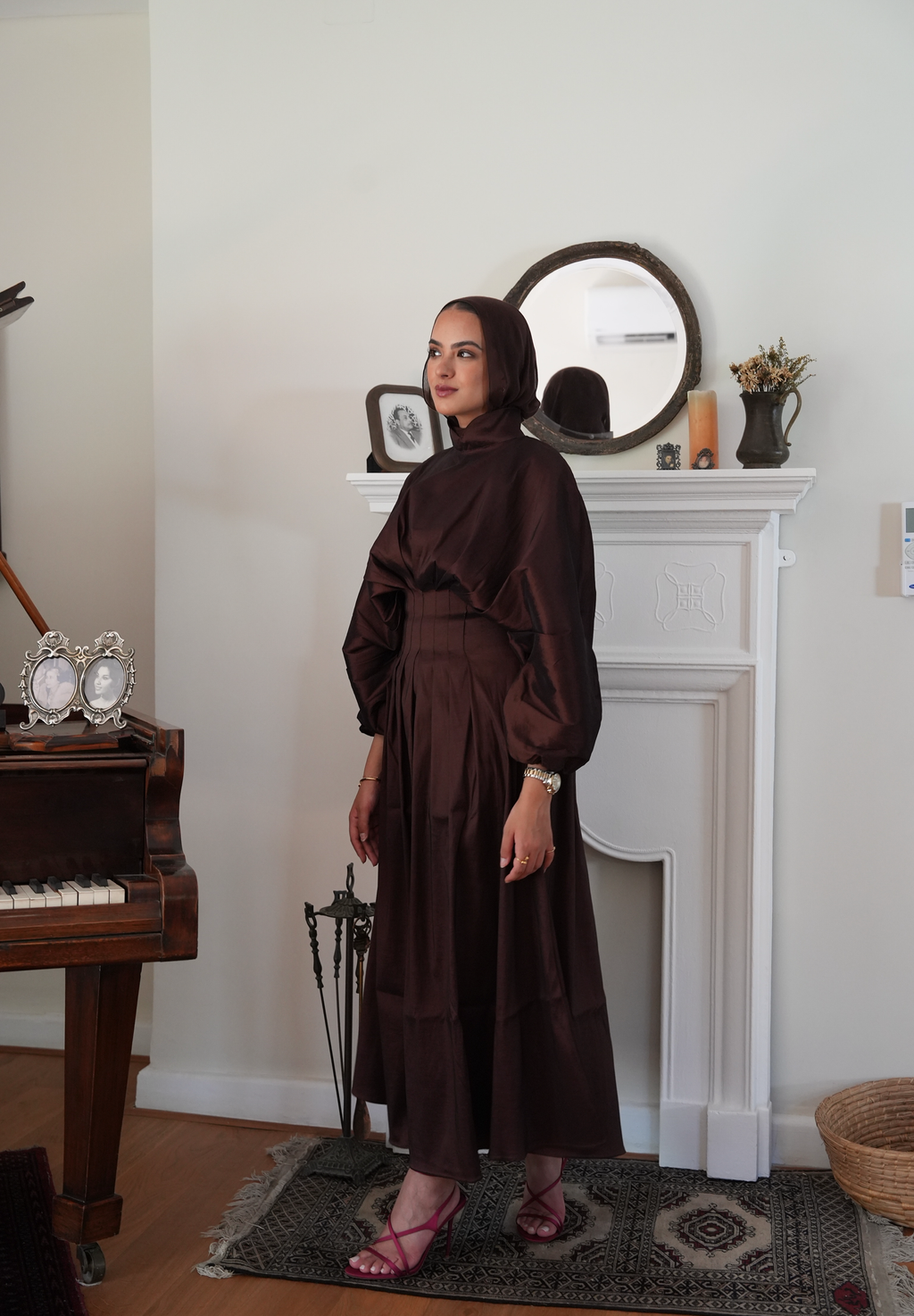 The Glow dress in dark brown