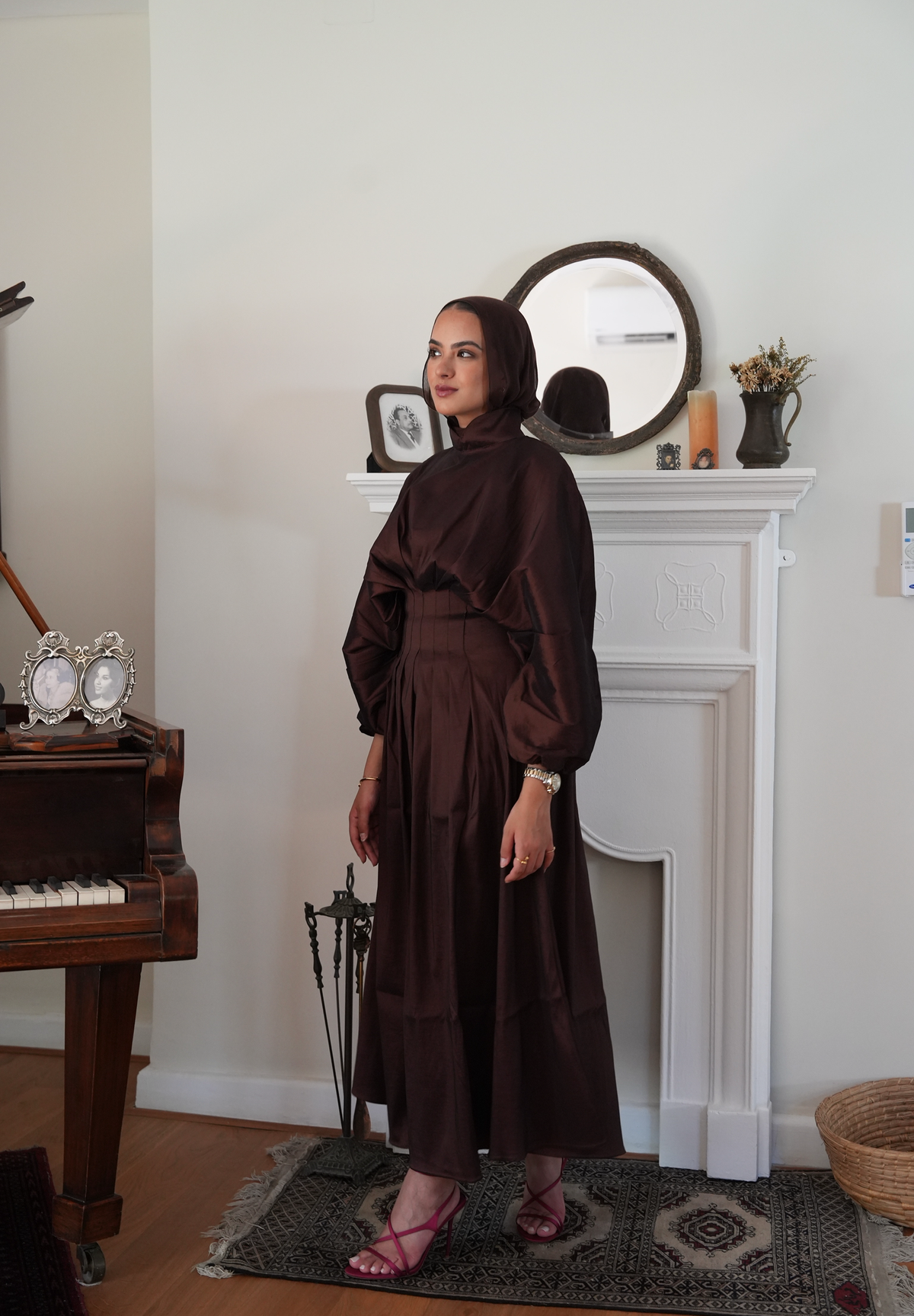 The Glow dress in dark brown