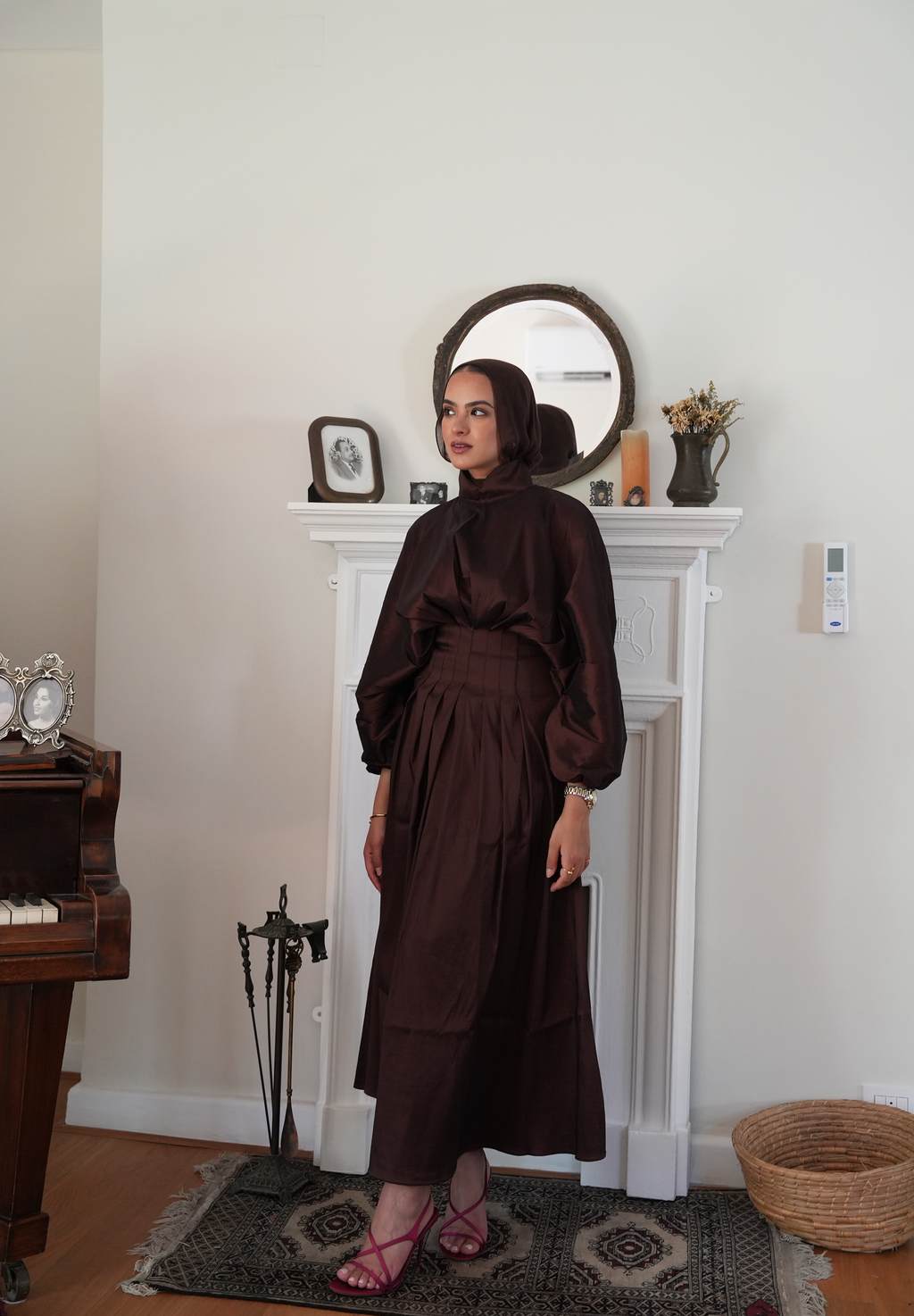 The Glow dress in dark brown